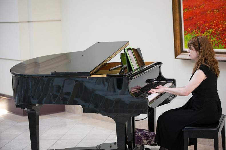 Picture of Jennifer McCoy Blaske, Atlanta Wedding Pianist playing Coldplay and Music on Chateau Elan atrium piano