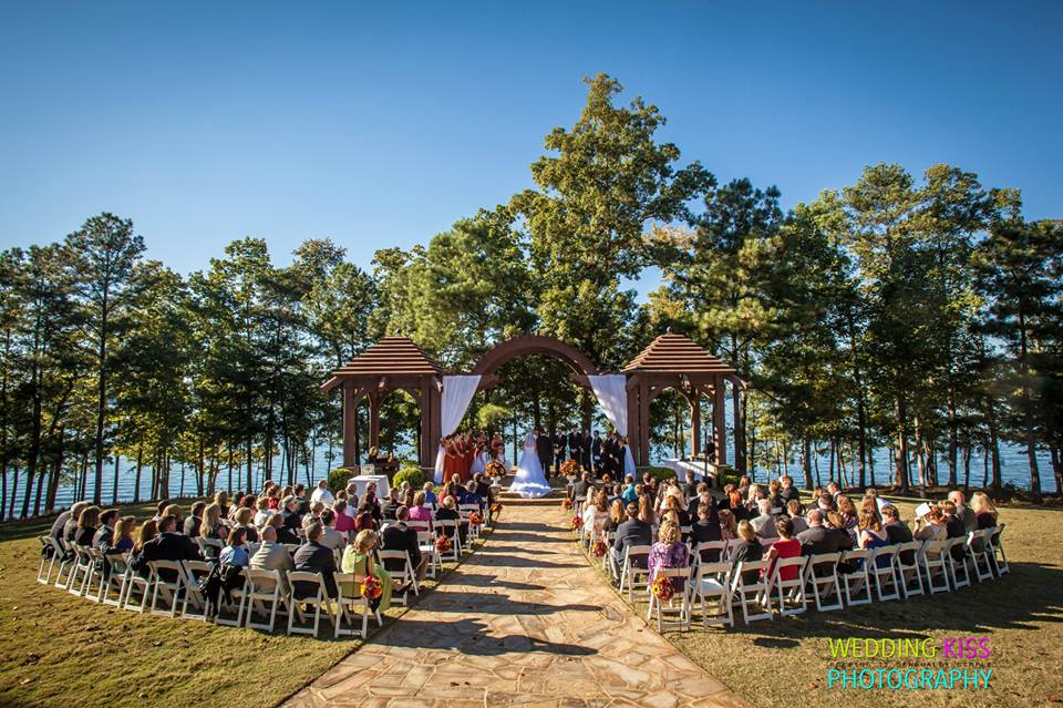 A lakeside wedding ceremony at Lake Lanier