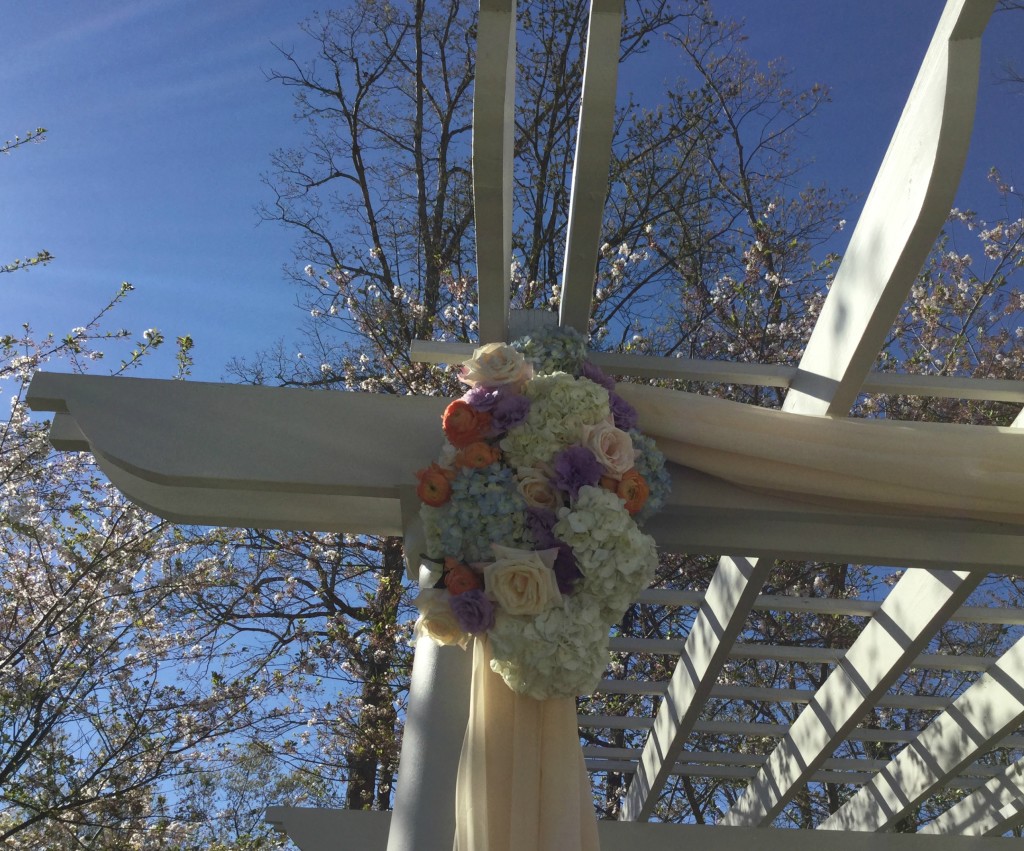 Outdoor wedding ceremony decor by Atlanta florist Design House Flowers