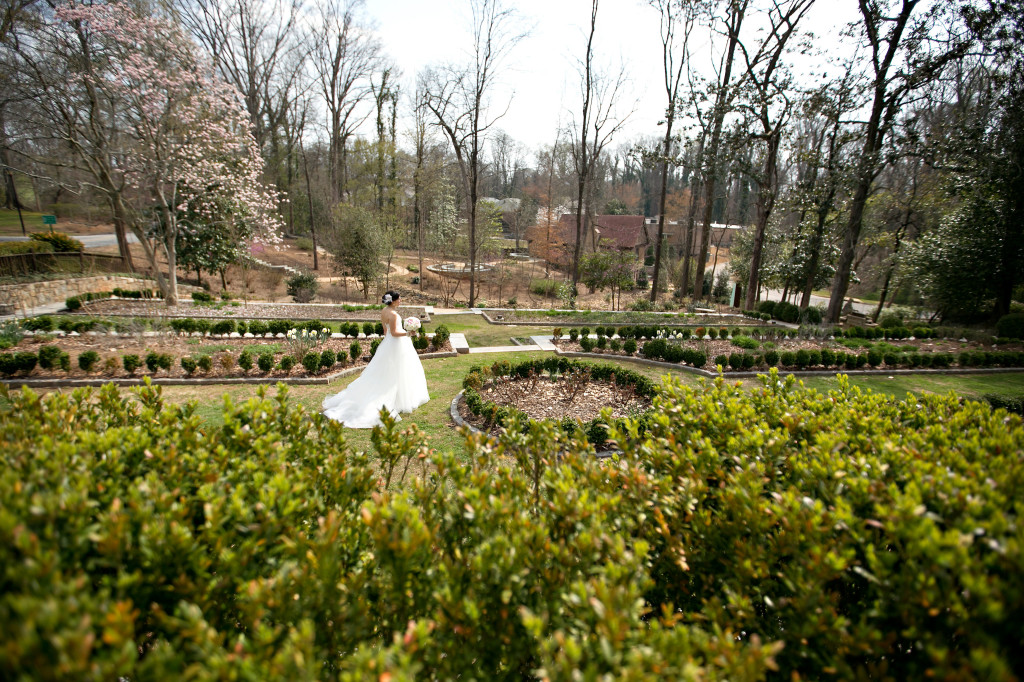 outdoor wedding ceremony at Callanwolde Gardens Fine Arts center in Atlanta